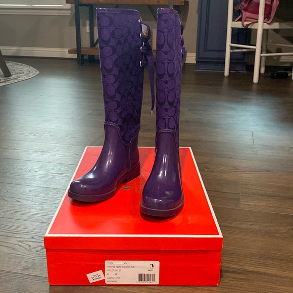 Coach Tristee signature C rain boots size 6, violet color - Picture 1 of 4